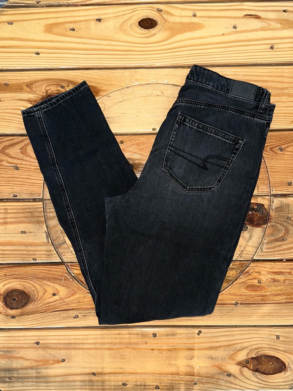 AMERICAN EAGLE HIGHEST RISE MOM JEAN
